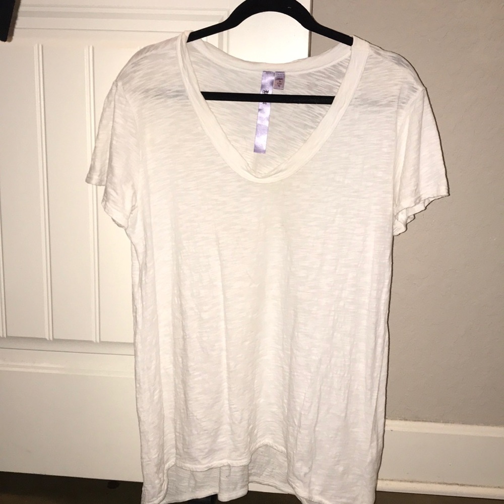 White tee